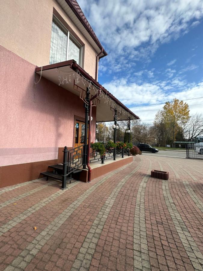 优利斯特酒店 伊万诺-弗兰科夫斯克 外观 照片